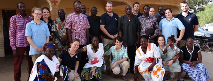 Mission humanitaire au Burkina Faso, avec chiropracteurs et bénévoles de Croix-Rouge. Pays basque