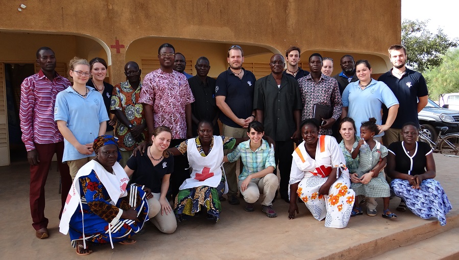 Mission humanitaire au Burkina Faso, avec chiropracteurs et bénévoles de Croix-Rouge.
